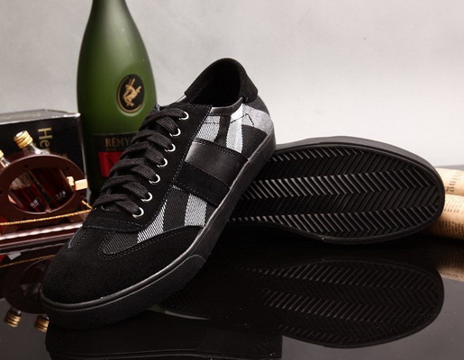 Burberry Fashion Men Sneakers--015